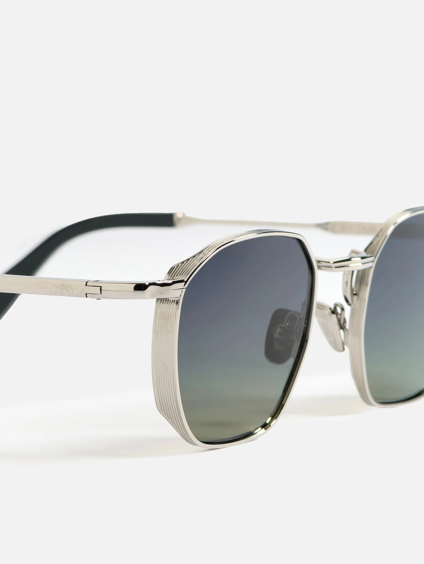 Lunette de soleil John Dalia LEO C526