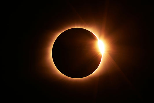 Éclipse solaire : protégez vos yeux avec les lunettes disponibles chez People Optique